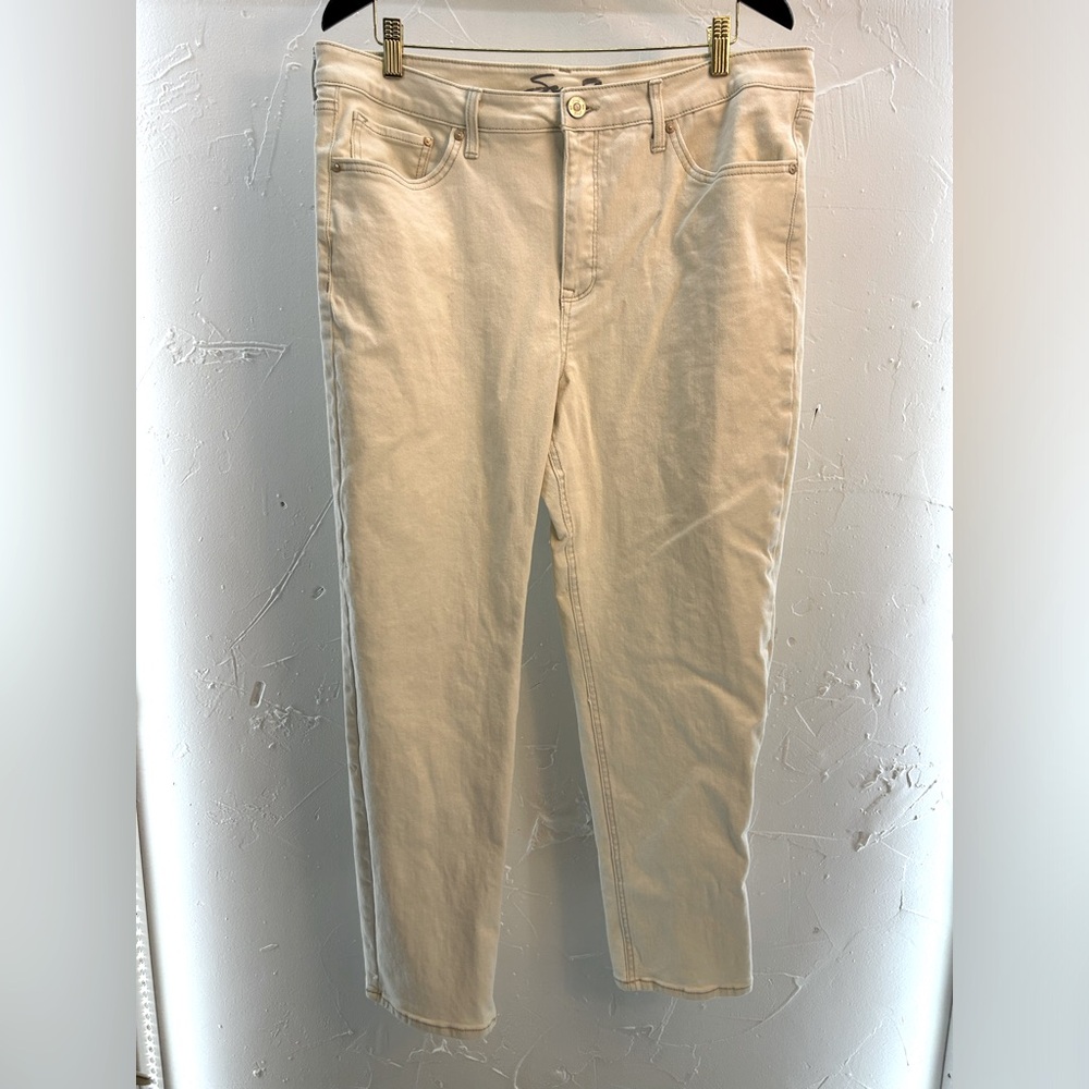 Seven For All ManKind Women’s Off-White Slim Straight Denim Jean size 16